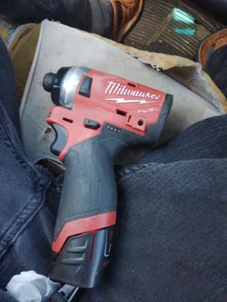 Milwaukee M12 with battery