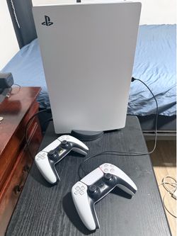 PS5 (Disc Edition)  + 2 Controllers