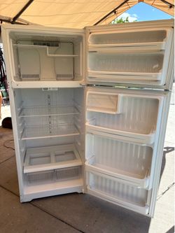 GE fridge It cools and freezes well.