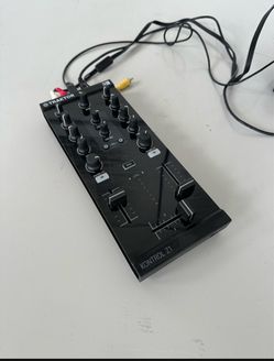 Traktor Z1 Portable Mixer