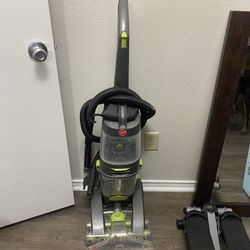 Carpet cleaning machine