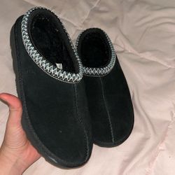 Black Tasman Uggs
