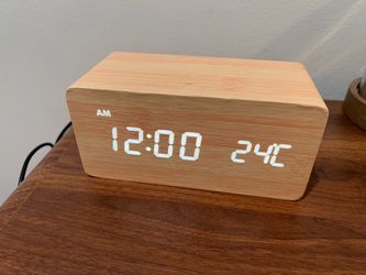 Wood Alarm Clock with Wireless Phone Charging