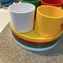 Set Of 4 Plates And Cups