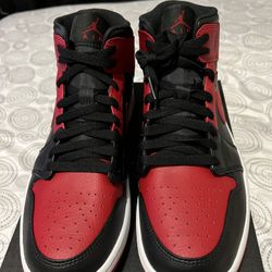 Deadstock Jordan 1 Mid Banned Bred 
