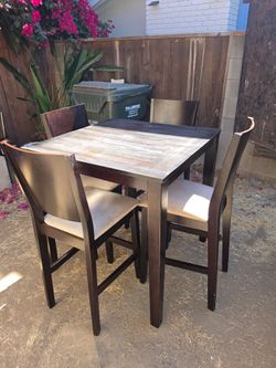 Dining table set