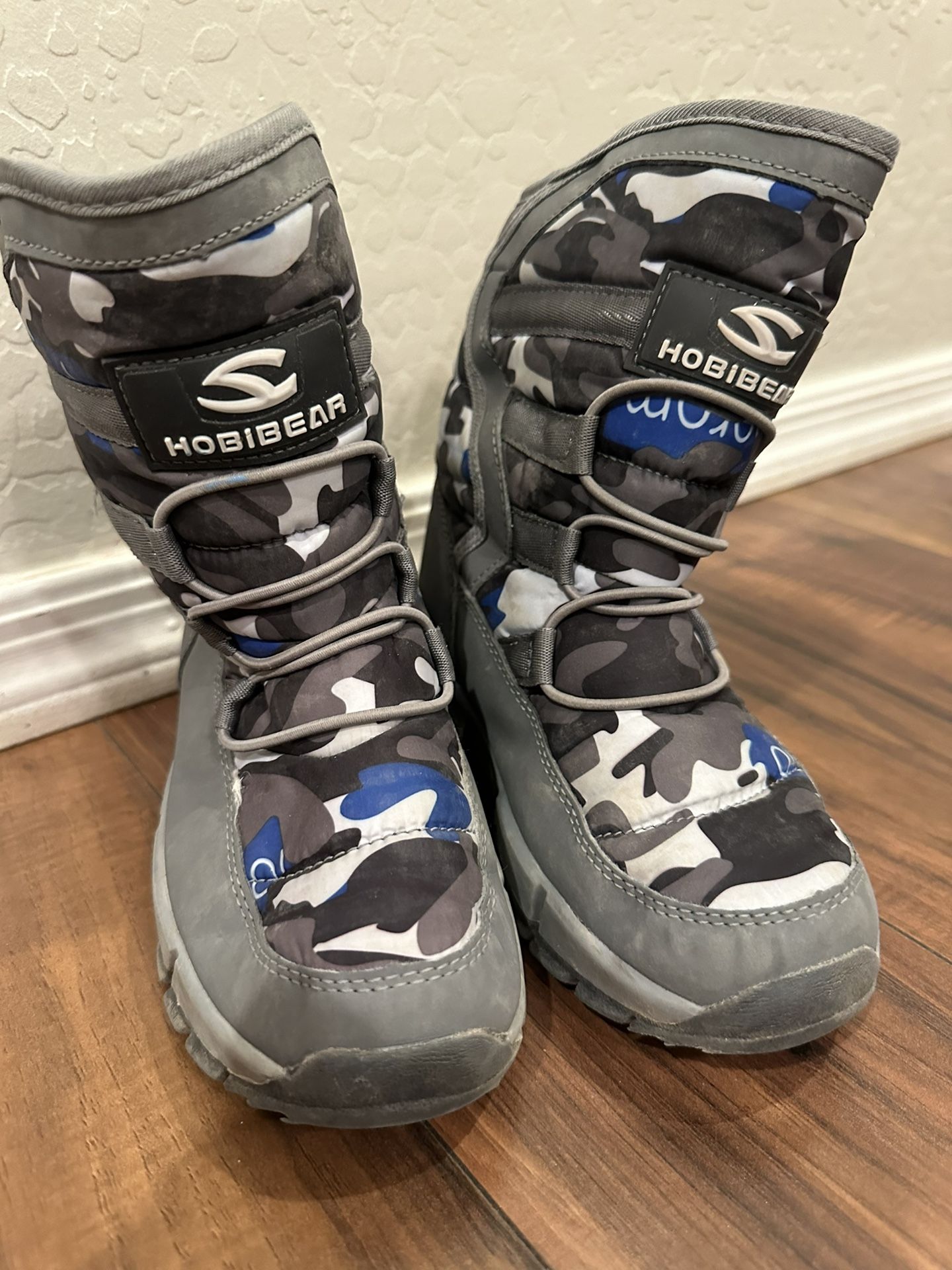 Boys Snow Boots Size 3!