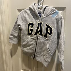 New With Tag- Gap 3 Yrs Fleece With Hoodie ( Cotton Based) 
