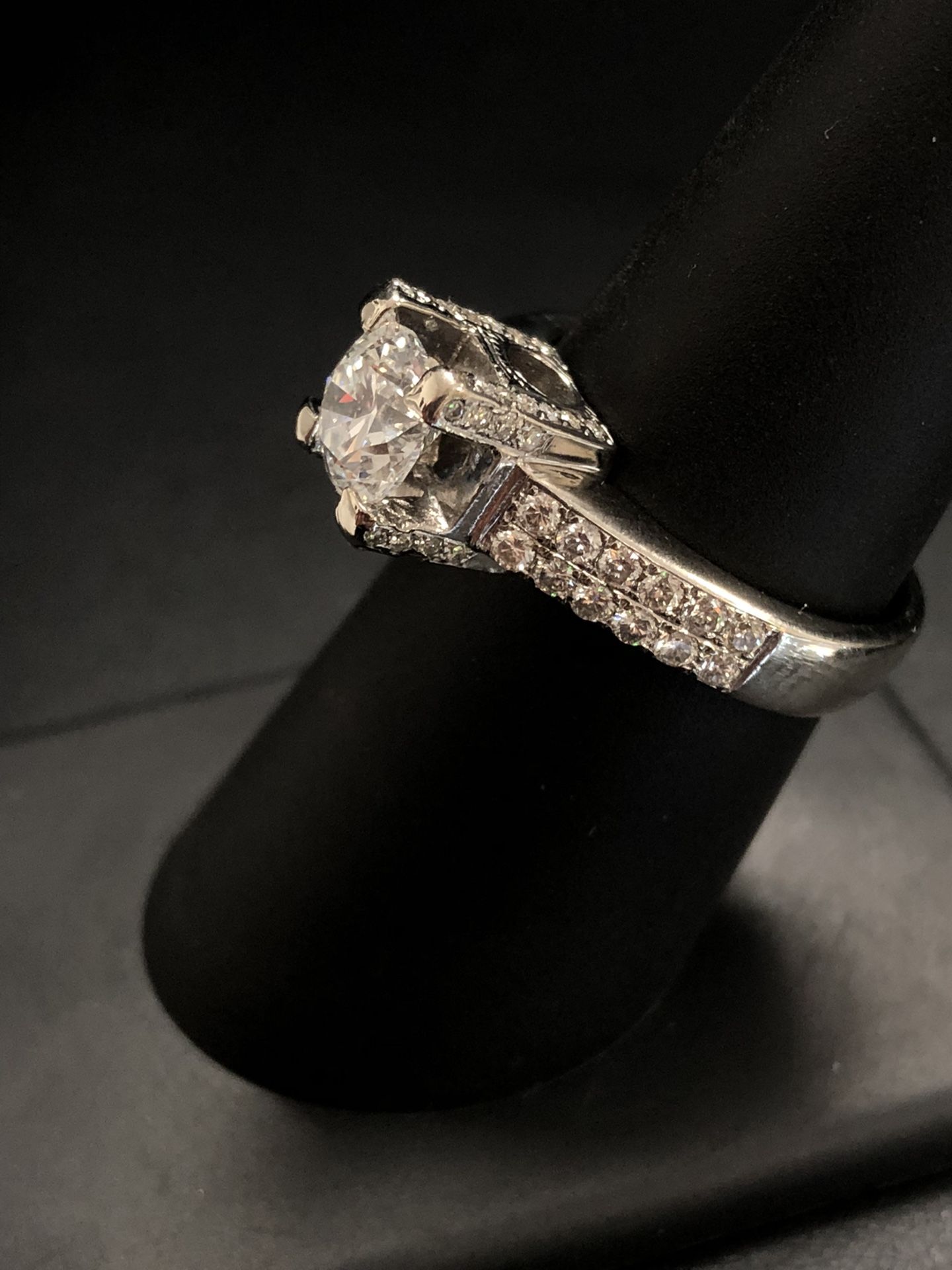 14k White Gold And Diamond Ring 2.0 CTW (approx) 6.3g (grams) Size 7