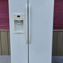 🔆🇺🇸☆GE☆🇺🇸🔆 Bisque S-by-S Fridge in Perfect Condition 
