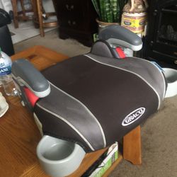 Graco Booster Car Seat Price 15$. Pick Up. E.   Side. Tacoma 