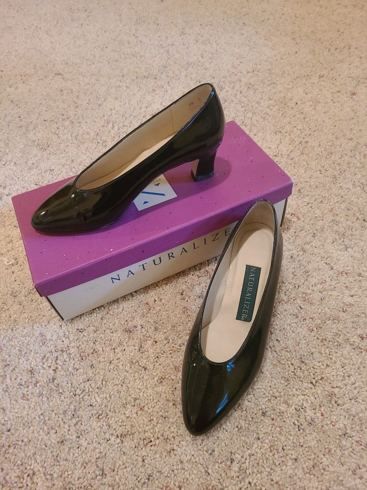 Ladies Black Naturalizer Size 6 1/2 Lightly Used