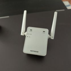 Netgear N300 WiFi Range Extender EX2700