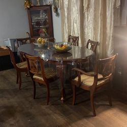 Really Nice Quality Table For 6 Plus Chairs 800$ Free Delivery