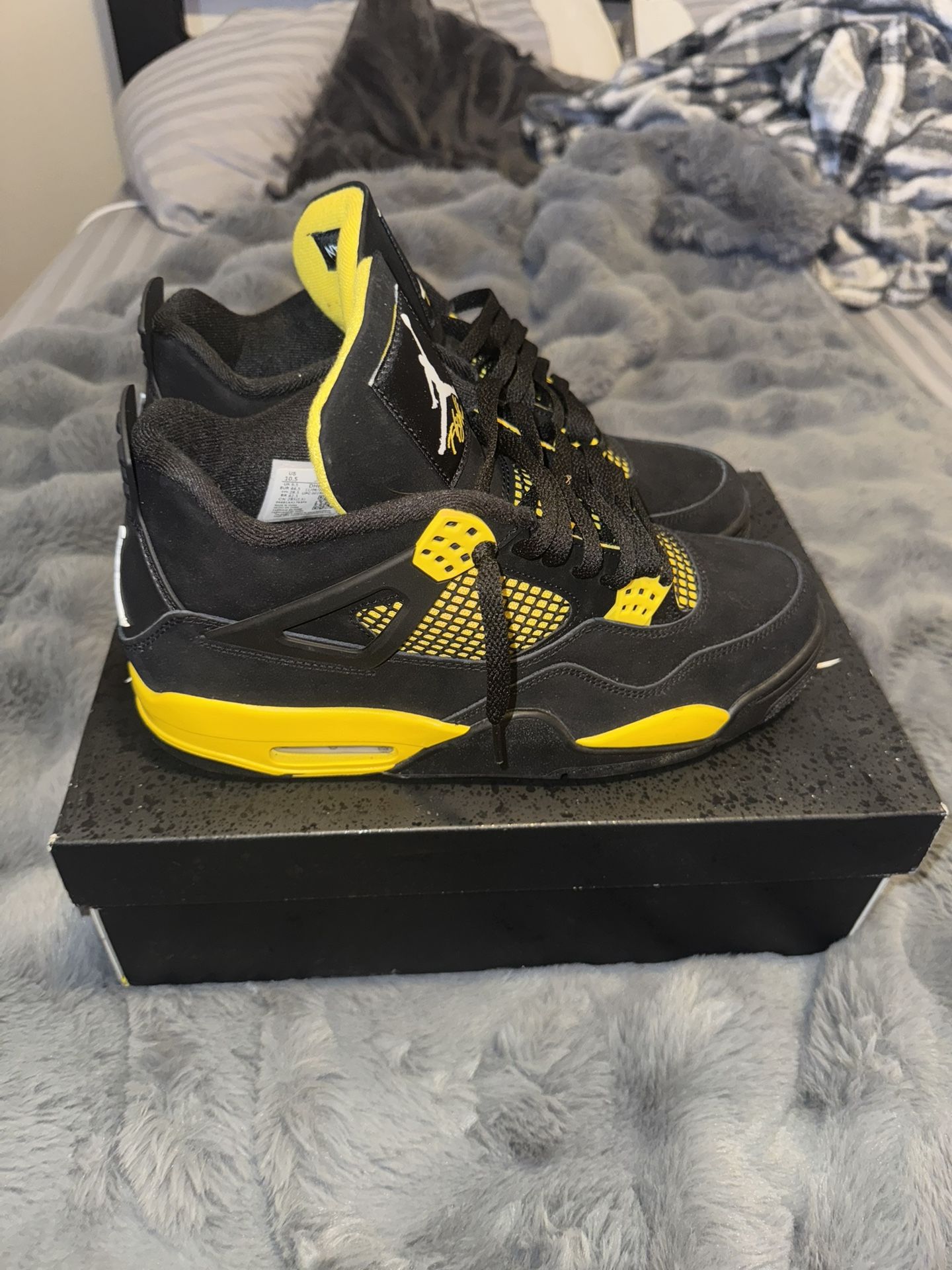 Jordan 4 Thunder