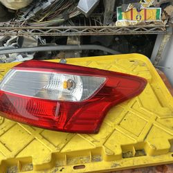 2012-2017 Ford Focus Right Passenger Rear Tail Light Lamp
