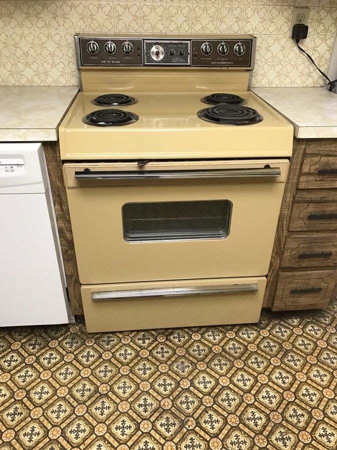 Vintage Kenmore Harvest Gold stove with hood for Sale in Port Richey