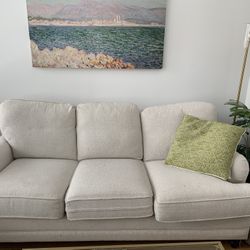 Cream Bassett Furniture Couch With Throw Pillow