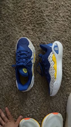 Basketball shoes