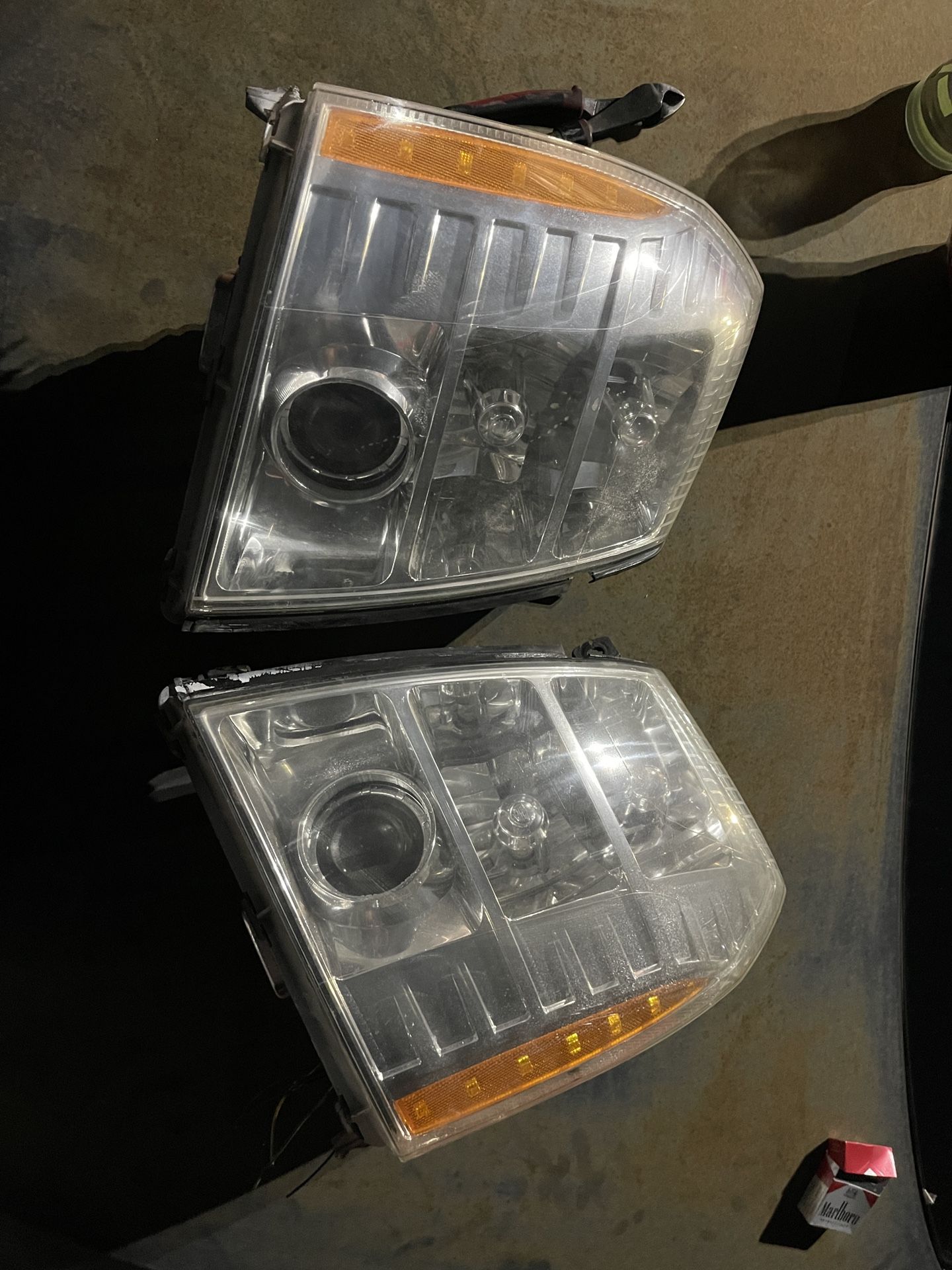 2008 ESCALADE HEADLIGHTS