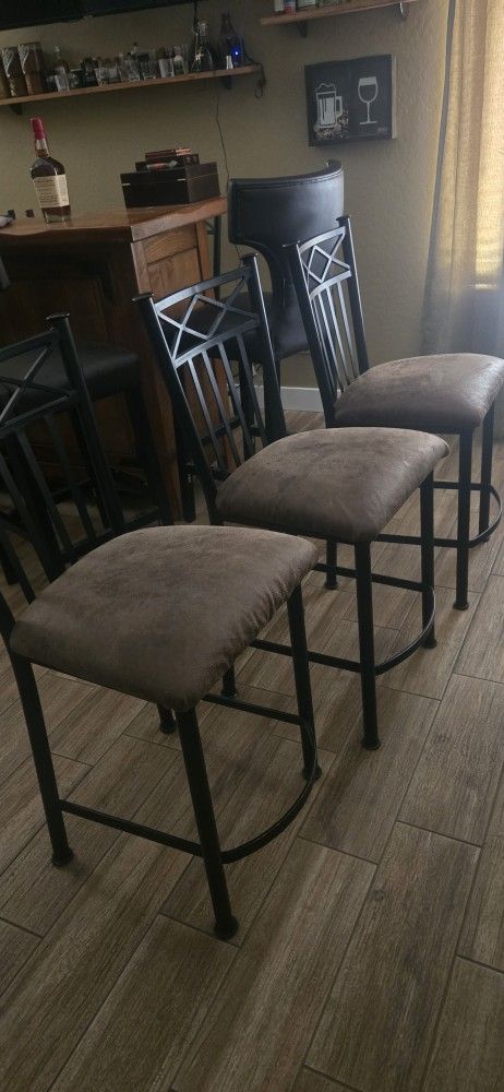 4 BAR Stools