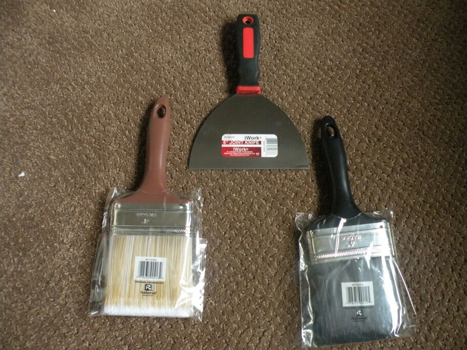 Brand New 3 Paint brushes, joint/ putty knife,motar spread selling as package or individually $5 each