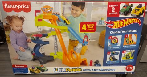 Little People Hot Wheels Spiral Stunt Playset – with 2 Cars, Ages 1-5