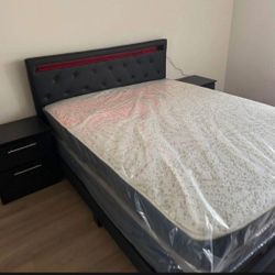 QUEEN SIZE BED AND TWO NIGHTSTANDS  ( MATTRESS NOT INCLUDED ) 