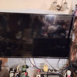 65 Inch TV. Vidao. 4 Yrs Old. No Picture,  Only Sound. 