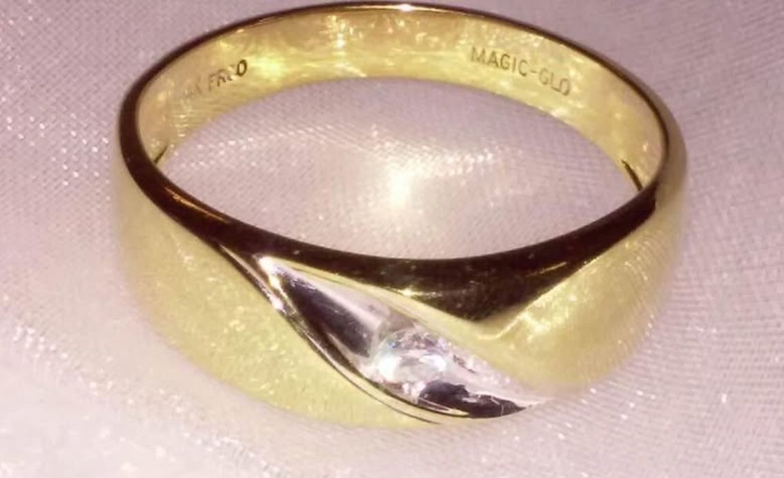 Men’s 14k Yellow Gold natural Diamond Wedding Ring Size 10.5