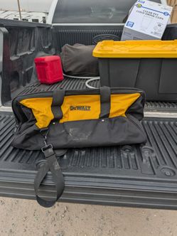 DeWalt Heavy-Duty Tool Bag