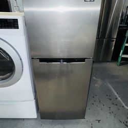 Magic Chef refrigerator 24x60x25, includes a receipt with a 60-day warranty.