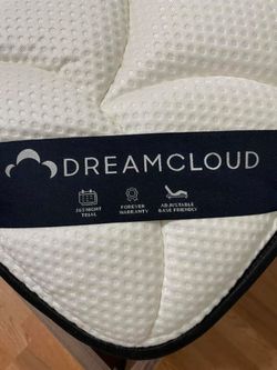 DreamCloud King Mattress - LIKE NEW! Delivery Available