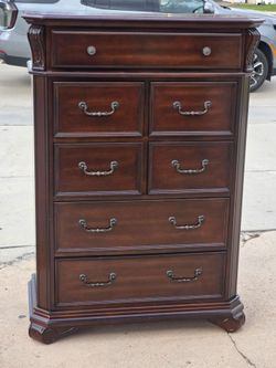DRESSER