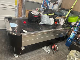 Free air hockey table