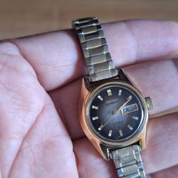 Vintage Seiko Hi Beat Automatic 17 Jewels Luminescent Hands Day and Date Automatic