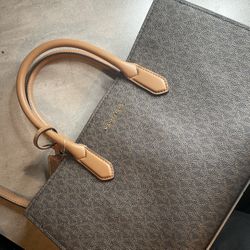 Micheal Kors Brand New Woman’s  Scarlett Medium East-West Satchel Bag.