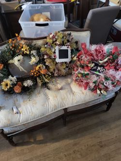 3 wreaths w/hanger