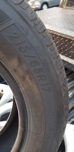 Michelin defender 215 65 17 90%