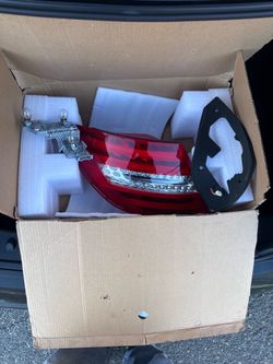 2012 Mercedes Benz C250 left taillight like new