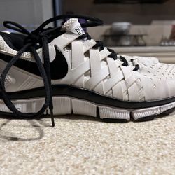 NIKE MENS SIZE 9 Used Shoes