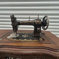 Vintage sewing machine  FREE DELIVER