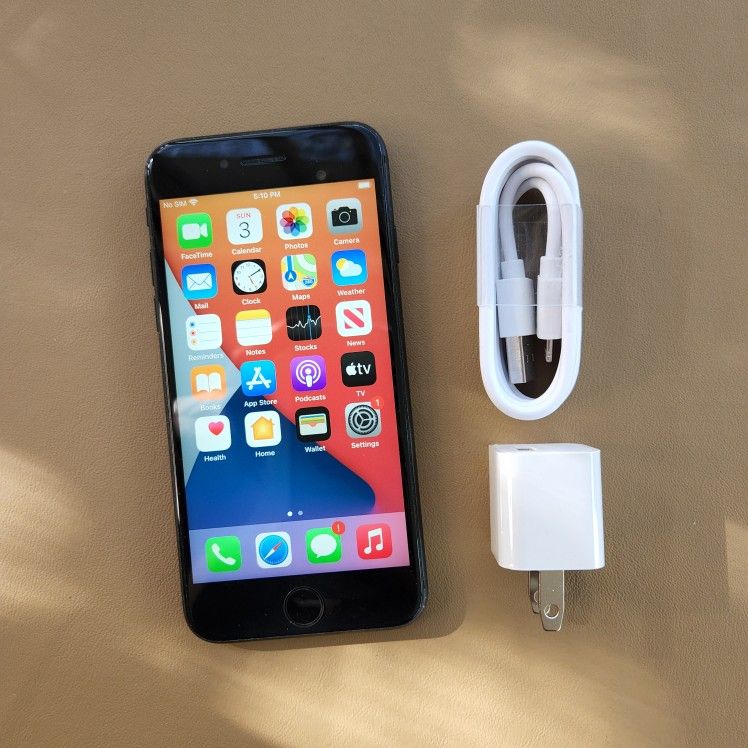 iPhone 7 - UNLOCKED - Like New