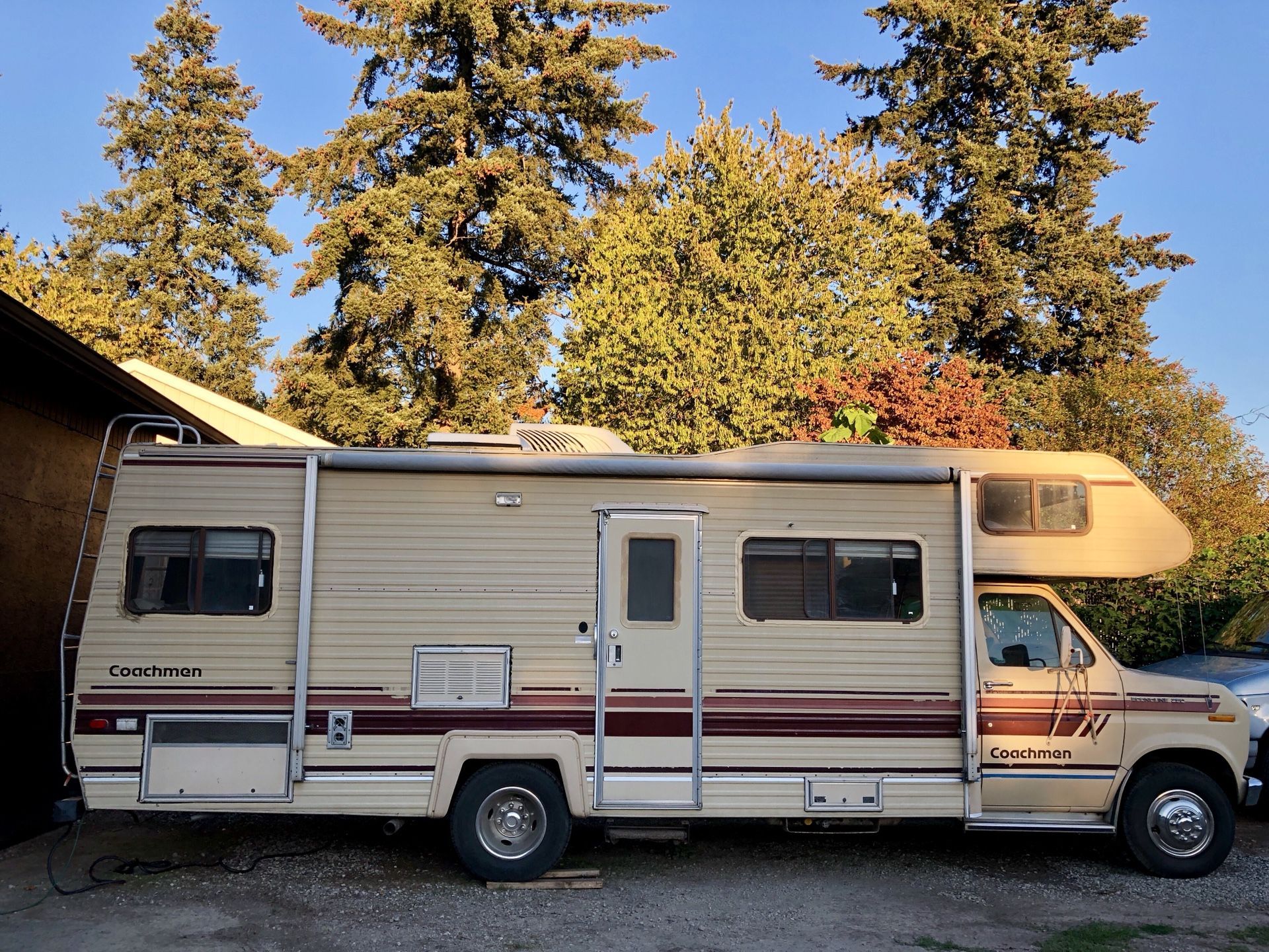 26 foot Coachman RV class C motor home *EXCELLENT CONDITION*