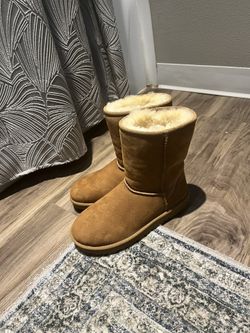 UGG Classic Short Boots Size 7 – Chestnut – Excellent Condition 🔥