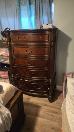 Dresser counter