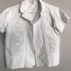 Baptism clothes for kid of 5 or 6 years old.