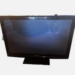 Panasonic Viera 42" Plasma HDTV Model TC-P42C2