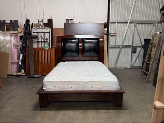Queen bed $270