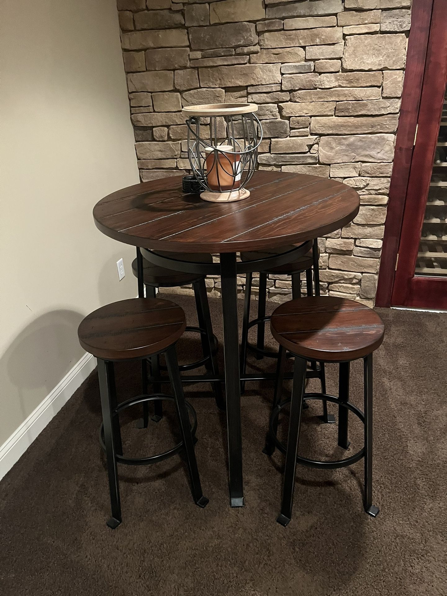 Like New Bar Height Circular Table and 4 Stools